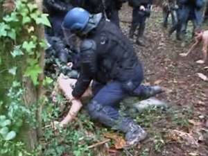 Французские экологи-активисты напали на полицейских. Фото: Вести.Ru