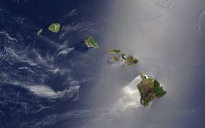 Полоса света над Гавайями (фото НАСА).