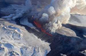 Лавовый поток с вулкана Толбачик на Камчатке перекрыл одну из дорог. Фото: supercoolpics.com