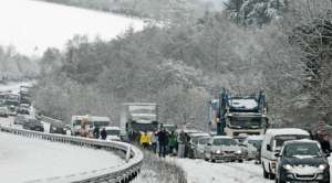 Пробки из-за снегопадов в Европе. Фото: http://tengrinews.kz