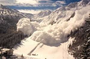 Снежная лавина в горах Сочи. Фото: http://www.yugopolis.ru