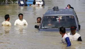 Четыре человека стали жертвами наводнений на индонезийском острове Ява. Фото EPA с сайта &quot;Голос России&quot;