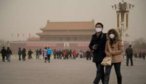 Пекин накрыла песчаная буря. Фото EPA с сайта &quot;Голос России&quot;