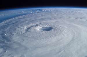 Вид на ураган Изабель с Международной космической станции.