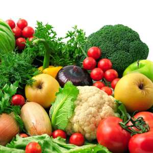 Свежие фрукты и овощи несут на себе целые миры. Фото: sciencedaily.com