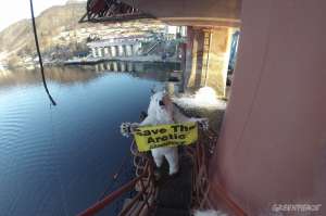 Statoil отложил бурение в Арктике на год после акции Гринпис. Фото: Greenpeace