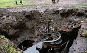 Утечка из нефтепровода. Фото: http://news.mail.ru/