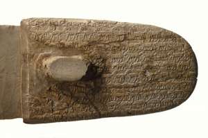 Рукоять ножа из слоновой кости, 3300–3100 годы до н. э. (фото Charles Edwin Wilbour Fund, Brooklyn Museum).