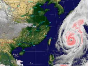 Китаю и югу Японии угрожает тайфун &quot;Фитоу&quot; (Fitow), которому был присвоен высший уровень опасности - красный. Фото: CMA