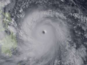 На Филиппины обрушился тайфун &quot;Хайян&quot;, чреватый катастрофическими последствиями. Фото: Global Look Press
