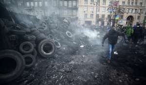 Глава минэкологии Украины предупредил об опасности сжигания автомобильных шин в центре Киева. Фото: Голос России