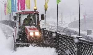 Снег с улиц города убирают порядка 14 тысяч единиц техники. Фото: РСН