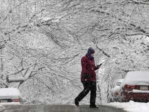 Cиноптики прогнозируют, что в ближайшие два дня в некоторых районах может выпасть до полутора метров снега. Фото: Reuters
