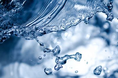 Что касается промышленного метода очистки питьевой воды, то он заключается в ее хлорировании на водоочистных станциях.