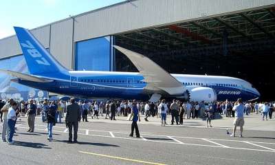 Выкатка первого самолёта Boeing 787 Dreamliner, 8 июля 2007 года. wikipedia.org