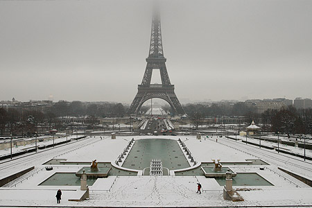 Фотофакт: Европу завалило снегом