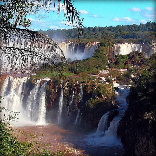 Водопад Игуасу - большая вода на границе двух стран