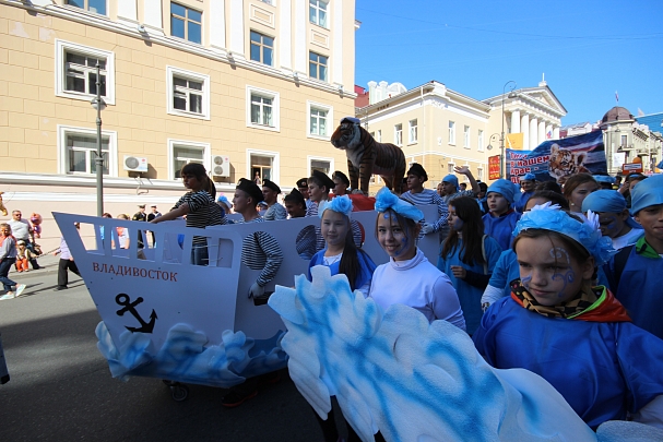 Фотофакт: Многотысячное карнавальное шествие в честь Дня тигра во Владивостоке